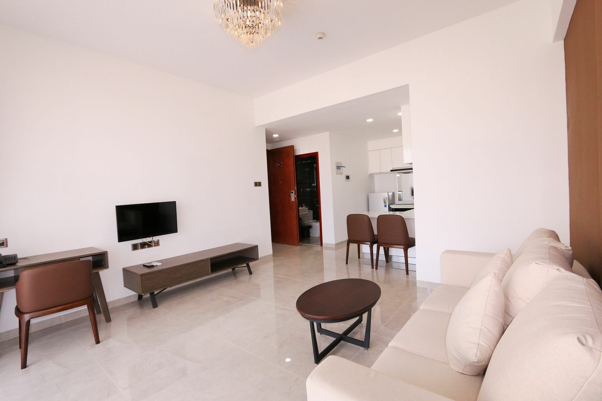Eastland Hotel & Apartment Phnom Penh Exteriör bild