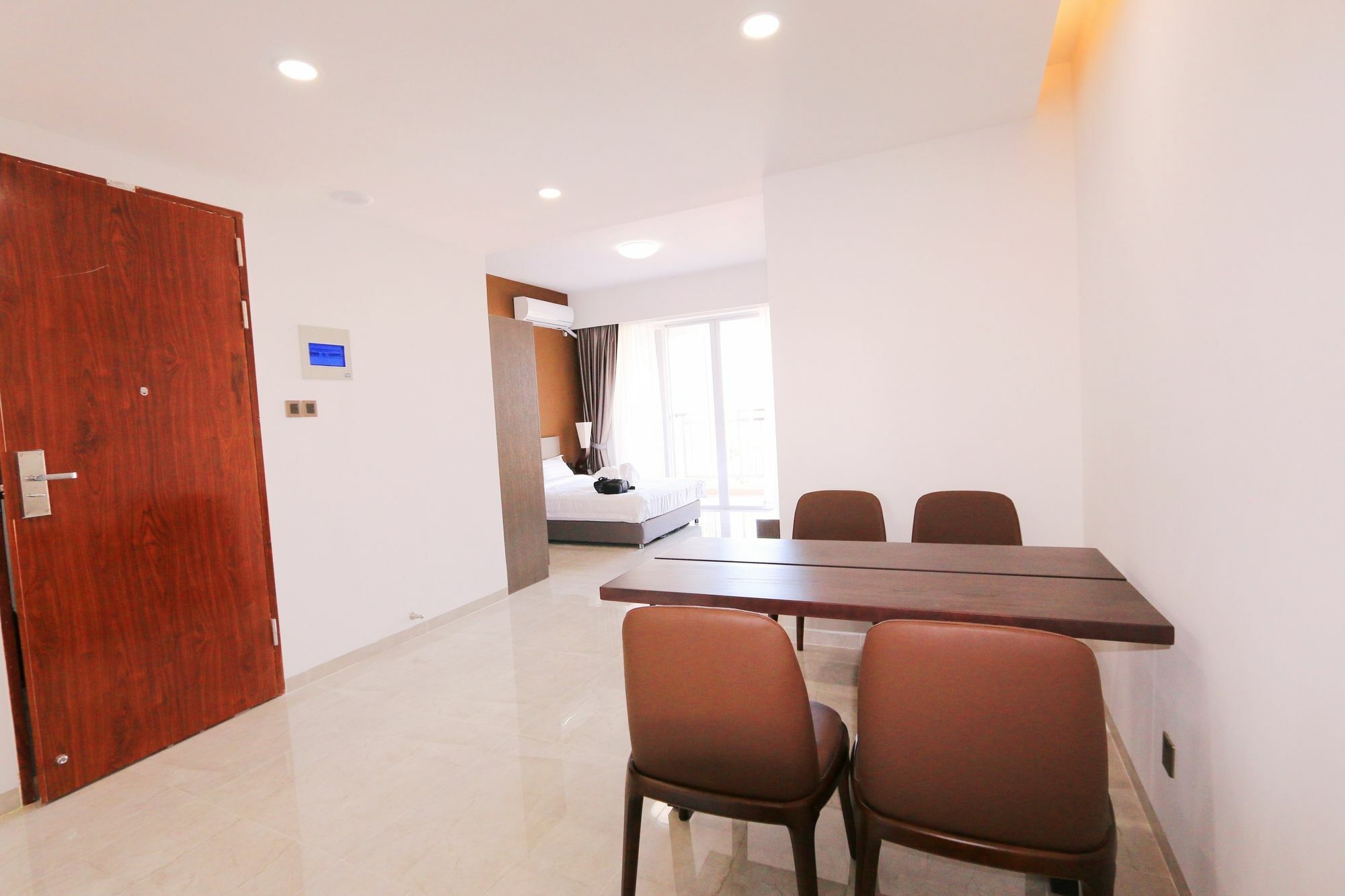 Eastland Hotel & Apartment Phnom Penh Exteriör bild
