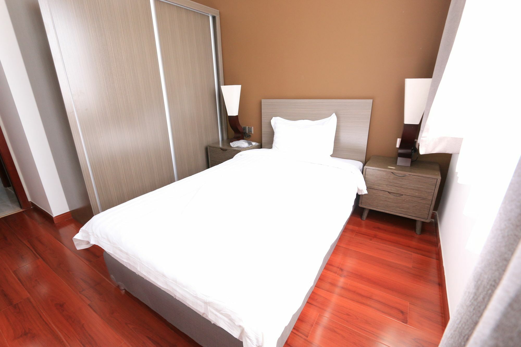 Eastland Hotel & Apartment Phnom Penh Exteriör bild