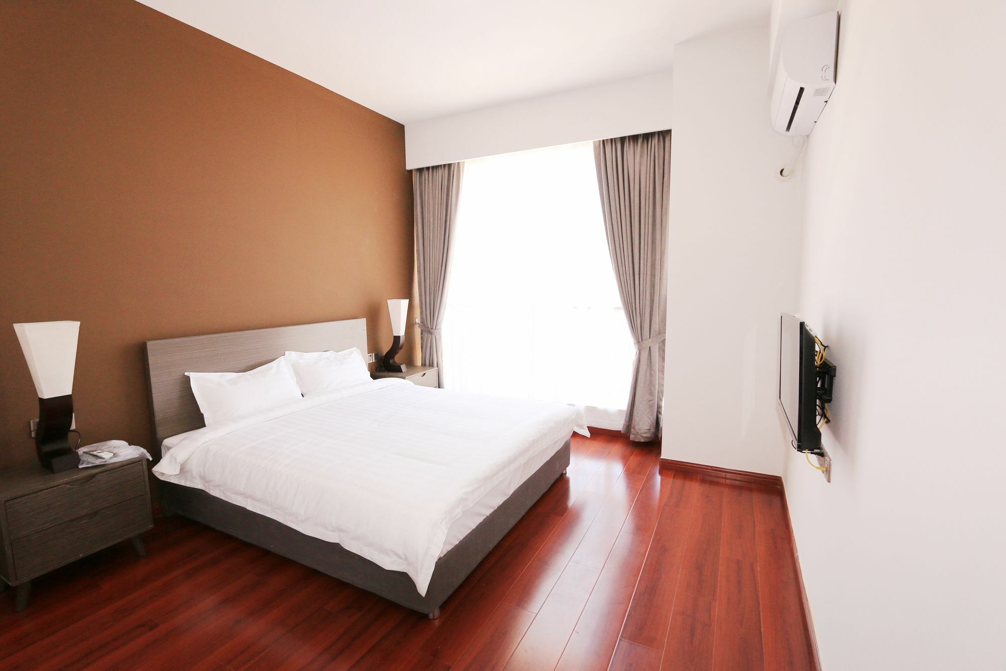 Eastland Hotel & Apartment Phnom Penh Exteriör bild