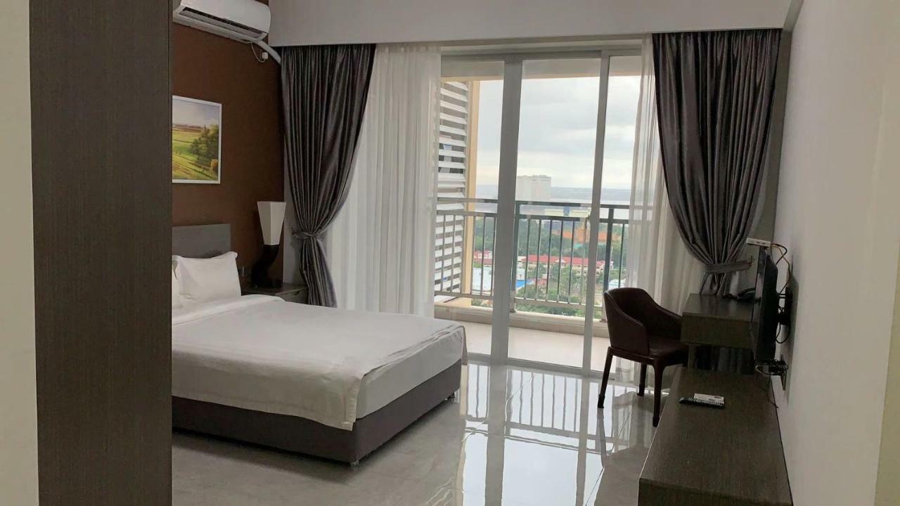 Eastland Hotel & Apartment Phnom Penh Exteriör bild