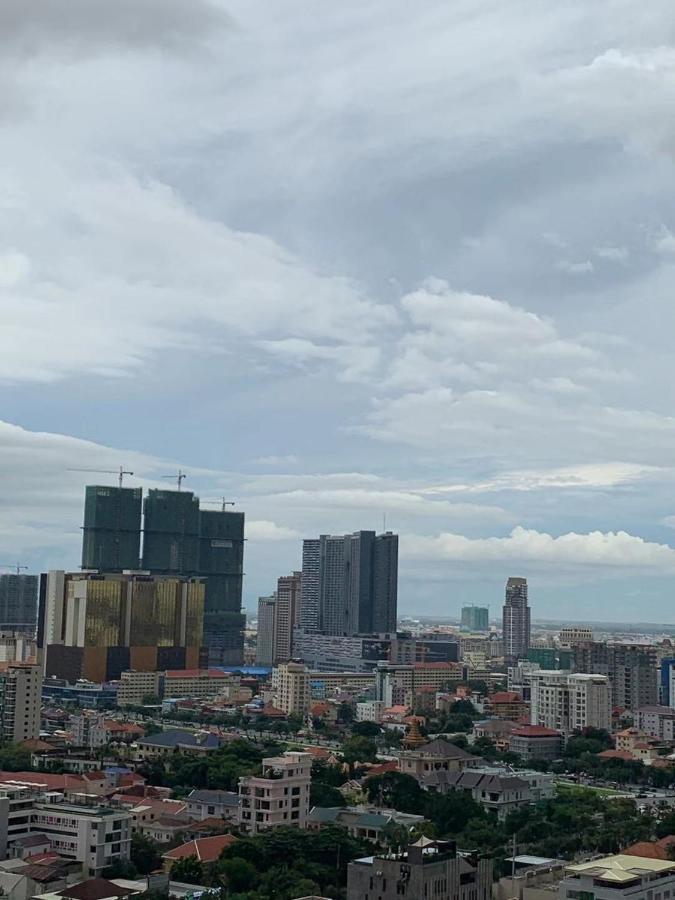 Eastland Hotel & Apartment Phnom Penh Exteriör bild