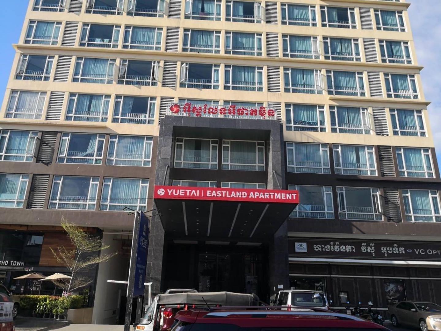 Eastland Hotel & Apartment Phnom Penh Exteriör bild