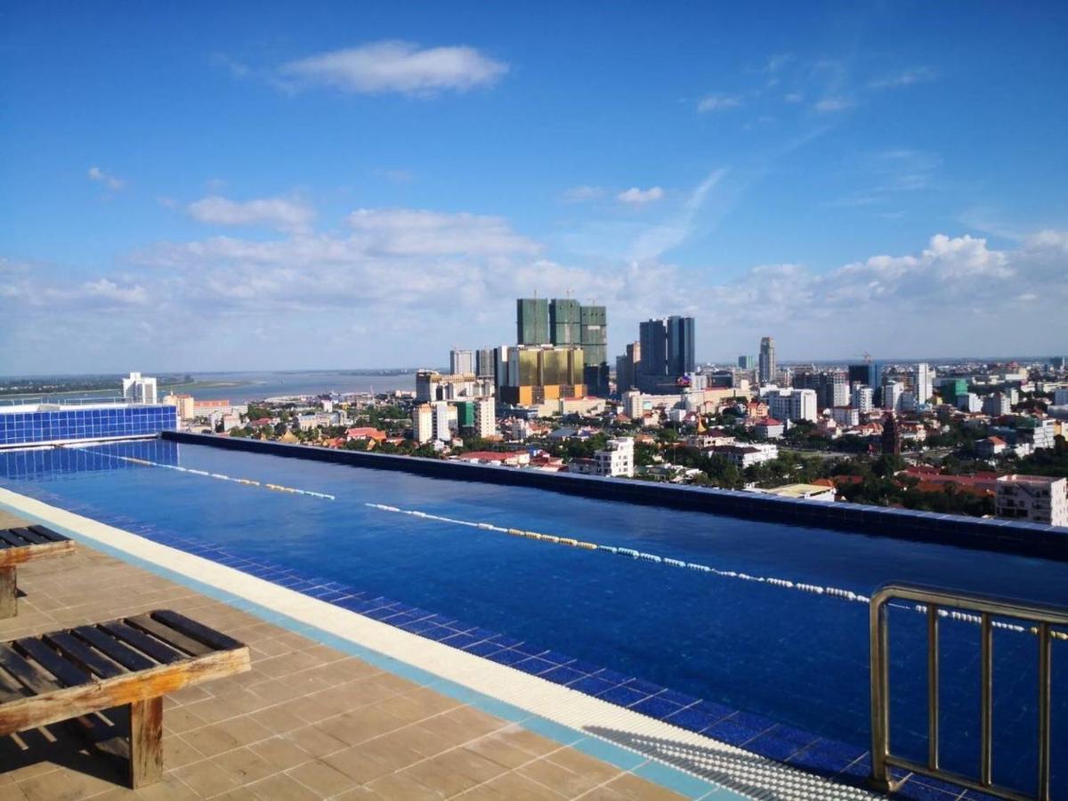 Eastland Hotel & Apartment Phnom Penh Exteriör bild